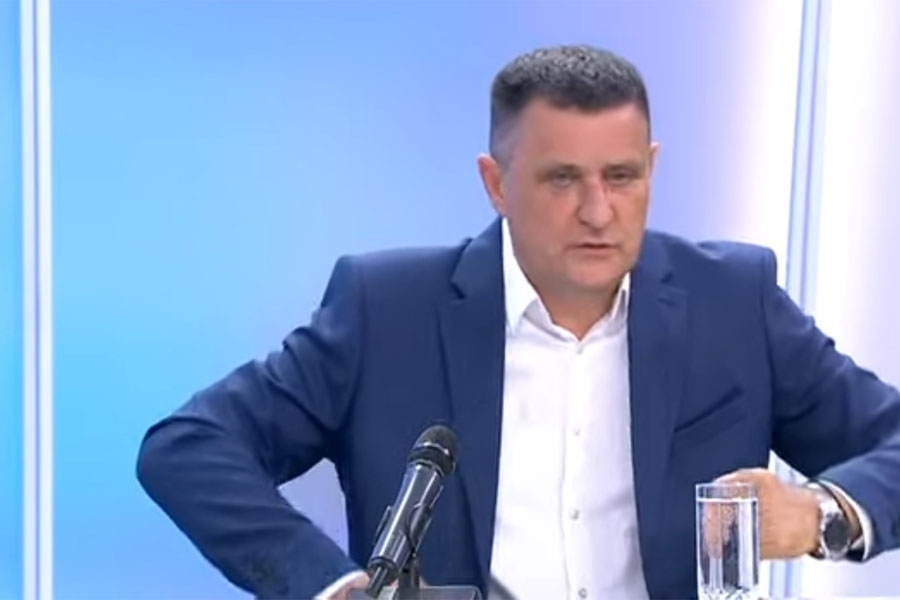 VLADO ĐAJIĆ SE OBRUŠIO NA MIRNU SAVIĆ BANJAC I STANIVUKOVIĆA: 'Profesor muzičkog koji igra kako joj Draško svira'