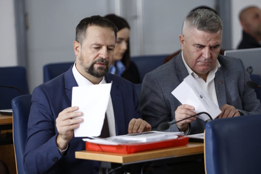 ZASTUPNIK U SKUPŠTINI KANTONA SARAJEVO JASMIN ŠALJIĆ: 'Bahata Trojka opet se rasipa desetinama miliona iz džepa građana'