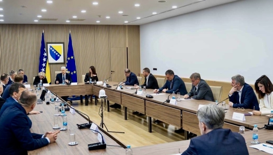 HARIS IMAMOVIĆ RAVNO U METU: 'Bošnjačkoj politici je potrebna glava'