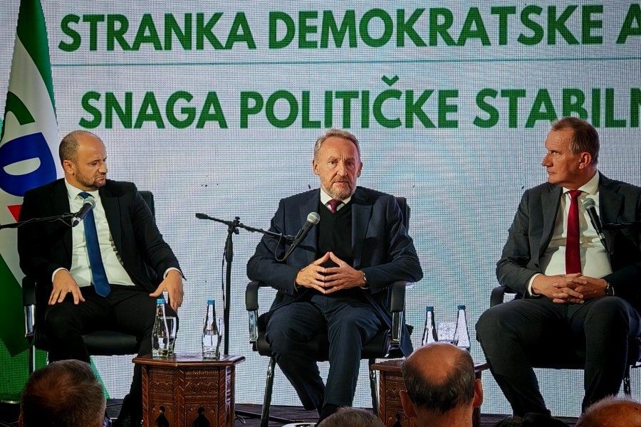 BAKIR IZETBEGOVIĆ IZ ŽIVINICA: 'Svako ko ima iskustva vidi da se Dodik nagodio s moćnim strancima, reakcije Trojke liče na onaj vic...'
