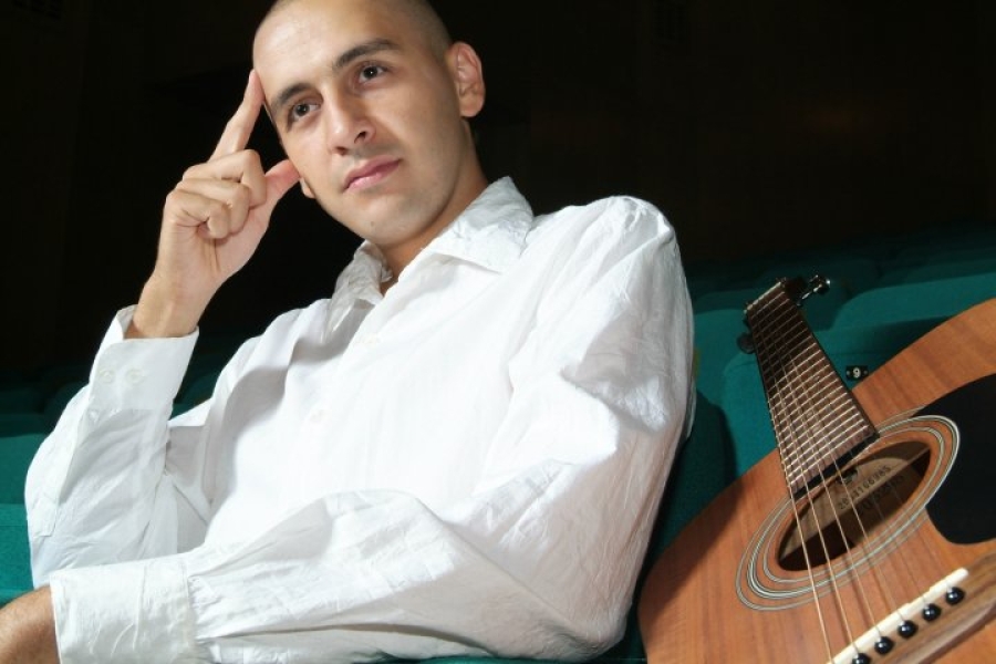 NAŠ MUZIČAR JE NEKAD IZVJEŠTAVAO IZ RATA, A NJEGOV SIN JE DANAS POZNATI PJEVAČ: Evo o kome je riječ