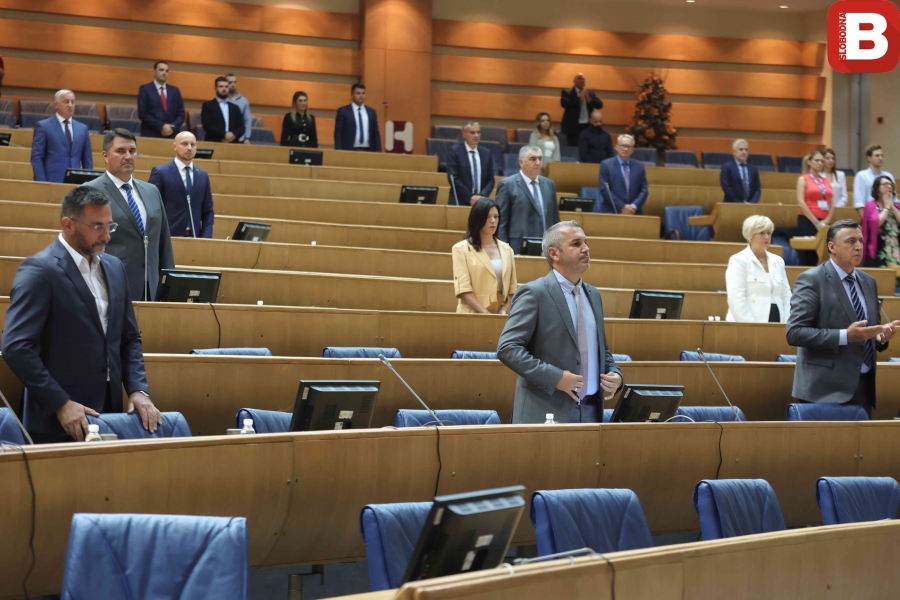 BURNO U SARAJEVU: Hitne sjednice Predstavničkog doma Parlamentarne skupštine Bosne i Hercegovine, na dnevnom redu...