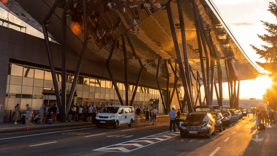 POSKOK NA  AERODROMU: Istraga zbog Statuta i 'nestručnih' direktora!
