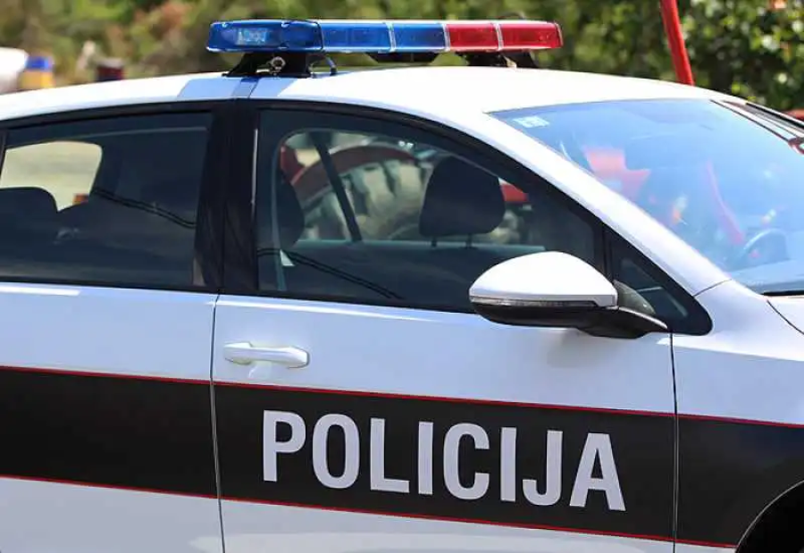 NESVAKIDAŠNJA NESREĆA U SARAJEVU: Autom udario u parkirani Golf i odbacio ga na pješaka