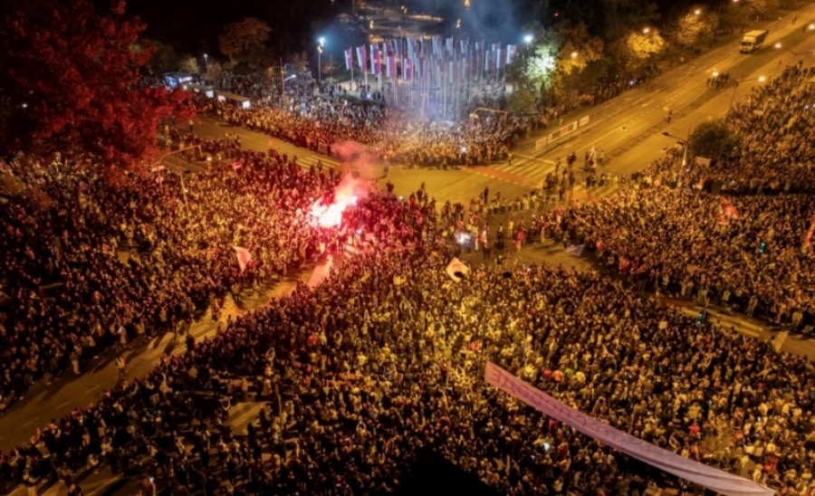 NOVI SAD GORI: Desetine hiljada ljudi preplavilo ulice, stigli studenti iz Novog Pazara, pogledajte nevjerovatne snimke... (FOTO, VIDEO) | Slobodna Bosna