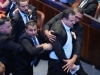 DRAMA U SALI TOKOM TRUMPOVOG GOVORA: Svi skočili, izvode ljude napolje
