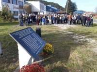 UZ PORUKE MIRA I SUŽIVOTA: Bivši logoraši obilježavaju godišnjicu zločina u Sanskom Mostu