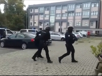 ZBOG NAPADA NA POLICAJCE: Bivšem savjetniku direktora policije RS-a i njegovim sinovima...