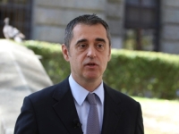 BURNO U SKUPŠTINI SRBIJE: Nikezić pita - 'Kako je SNS došla do toga da predsjednik Srbije izjavi da su đaci i studenti počinili zločin gori neko Nijemci u Drugom svjetskom ratu'