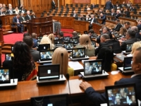 HAOS U SKUPŠTINI SRBIJE: Glasali za rezoluciju o genocidu u Srebrenici, a mislili da glasaju za rezoluciju o Jasenovcu