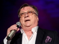 EVO KOJI SU PJEVAČI BILI UZ HALIDA BEŠLIĆA U NJEGOVIM POSLJEDNJIM DANIMA: Sa njom je prije 4 dana zapjevao, a velika zvijezda Balkana noću mu otišla u posjetu