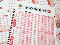 BAŠ JE IMALA SREĆE: Pitala umjetnu inteligenciju da joj složi brojeve za loto i osvojila 100.000 dolara
