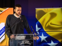 SARAJEVSKI PROFESOR JAHJA MUHASILOVIĆ BURNO REAGOVAO: 'Kleptomansko-izdajnička struktura, na čelu s premijerom Nikšićem, večeras bi morala...'