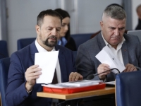 ZASTUPNIK U SKUPŠTINI KANTONA SARAJEVO JASMIN ŠALJIĆ: 'Bahata Trojka opet se rasipa desetinama miliona iz džepa građana'