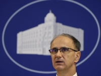 PREMIJER SRBIJE TRAŽI LIJEK ZA 'VELIKU DEMOKRATIJU':  Bila je prevelika, zato sad vlada anarhija