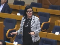NOVI HIT DODIKOVE NATAŠE: 'Alo momak, hladno nam vođe skinuše predsjednika, k'o da ga nikad nije bilo...'