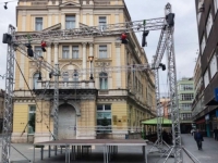 POSTAVLJENA BINA U SARAJEVU: Pripreme za skup odavanja počasti Halidu Bešliću, svijet tuguje...