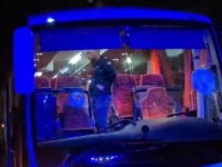 TRAGEDIJA U ITALIJI: Navijači zasuli autobus kamenjem i ciglama, poginuo vozač (VIDEO)