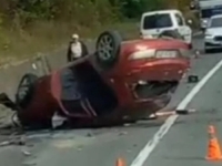 TEŠKA SAOBRAĆAJNA NESREĆA NA PUTU M17: Više lica povrijeđeno u prevrtanju vozila