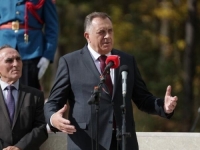 NA OTKRIVANJU SPOMENIKA POSVEĆENOG STVARACOCIMA I BRANIOCIMA RS: Dodik sa Stevandićem i Medićem veličao ratne zločince na Palama