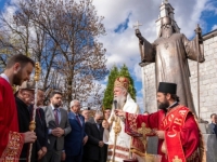MITROPOLIT KOJI JE SIJAO MRŽNJU: U Crnoj Gori podignut spomenik Amfilohiju, protivniku crnogorske samostalnosti i državnosti (FOTO)