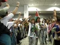 IZRAEL DEPORTOVAO GRETU THUNBERG: pogledajte kako je dočekana u Atini (FOTO/VIDEO)