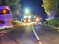 DETALJI TEŠKE SAOBRAĆAJNE NESREĆE KOD PRIJEDORA: Otac i sin smrtno stradali u sudaru autobusa i automobila