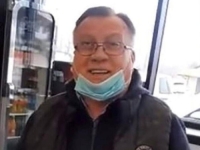 BIO JE I OSTAO ČOVJEK IZ NARODA: Halid je u pandemiji pjesmom razveselio prodavačice u pekari (VIDEO)