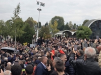 'SB' NA BARAMA: Mnogi građani već pristižu na Bare, gdje će biti ukopan naš Halid (FOTO)