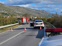 STRAVIČNA SAOBRAĆAJNA NESREĆA U HERCEGOVINI: Dvije osobe poginule na magistralnoj cesti