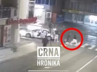 NOVA JEZIVA SNIMKA OTKRIVA SVE: Pogledajte kako su djevojke iz Audija pobjegle nakon što je mladić uništio pet automobila u Živinicama!