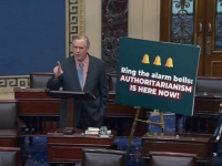 KAKO JE MOGAO TAKO DUGO: Demokratski senator čak 16 sati govorio protiv Donalda Trumpa (VIDEO)