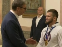 SVJETSKI ŠAMPION KOJEG HRVATSKA PREZIRE DOŠAO KOD VUČIĆA I BACIO MU SE NA KOLJENA: 'On je Srbin iz Sankt Peterburga...'