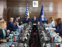 NIKŠIĆEVA VLADA DIJELI NOVAC: 50 miliona KM gradovima i općinama