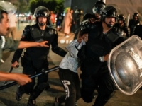 'STADIONI SU TU, ALI GDJE SU BOLNICE': Masovni protesti mladih, policija UBILA demonstrante (FOTO + VIDEO)