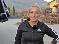 PRELIJEPA MELISA SE BAVI MUŠKIM POSLOM KAKO BI PREHRANILA PORODICU: Ona je žena lavica, njene riječi daju snagu (VIDEO)