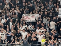 TRANSPARENT PROTIV VUČIĆA KOŠTAO GA ULAZNICE: Navijaču Partizana koji je digao transparent protiv Vučića oduzeta sezonska ulaznica