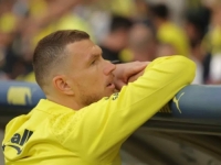 EDIN DŽEKO SE OPROSTIO OD HALIDA BEŠLIĆA: 'Otišao je čovjek čiji je glas bio dio naših života!'