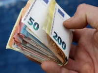 TAKO TO RADE SLOVENCI: Poslodavac će morati isplatiti božićnicu radniku, a iznos je pozamašan