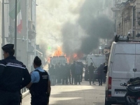 PARIZOM ODJEKUJU EKSPLOZIJE: Zapalio se kombi u blizini ureda francuskog premijera, policija na terenu (VIDEO)