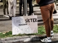 BURNO U PODGORICI: Grupa građana uz bakljadu poslali skandalozne poruke turskim državljanima (FOTO, VIDEO)
