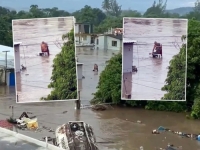 BORBA ZA ŽIVOT; POPLAVE RAZORILE GRAD; BRAČNI PAR RASPLAKAO SVIJET: Zagrljeni čekaju pomoć, a oko njih horor scena (VIDEO)
