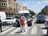 STUDENTI BLOKIRALI SAOBRAĆAJNICE NA 16 MINUTA: Navršilo se 11 mjeseci od tragedije u Novom Sadu...