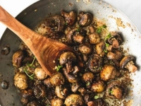 NAPRAVITE SAVRŠEN RUČAK ZA 15 MINUTA: Šampinjoni su uvijek ukusan i zdrav izbor, a pripremaju se brzo i lako...