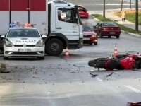 SABORAĆAJNA NESREĆA U SARAJEVSKOM NASELJU: Motociklist prebačen u KCUS
