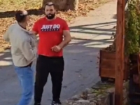NEVJEROVATNO: Novi incident na mjestu ubistva u Novom Mestu, pijani muškarac urinirao ispred kluba, pa udario... (VIDEO)