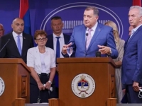 OVAKAV RASKOL U RS-u SE NE PAMTI: 'Blanuša u rovovima podjela, opozicija protiv Dodika, ali i same sebe'