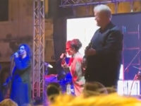 'ŠAKOM O STOL': Transparent na koncertu Doris Dragović nasmijao region (VIDEO)