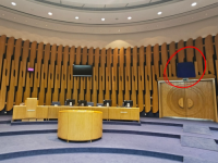 MEHMEDOVIĆ OBJAVIO ŠOKANTNE FOTOGRAFIJE: Ko je prekrio grb i iznio zastave BiH iz sale državnog Parlamenta!?