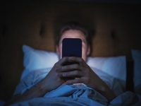 NEUROLOG UPOZORAVA NA 5 SKRIVENIH POSLJEDICA: Previše vremena na mobitelu mijenja mozak